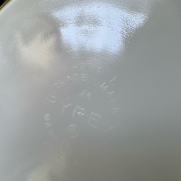 Pyrex Spring Blossom Casserole Set with Lids - Picture 2 of 4